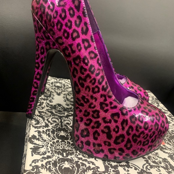 Bordello shoes Teeze cheetah platform pump. New with tags. Never worn. Size 8 - Picture 4 of 7